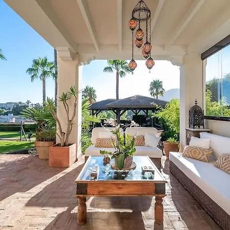 Ocean Views Luxury Next To 贝纳尔马德纳